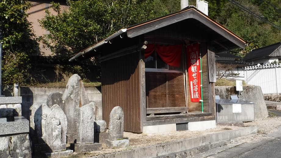 谷川の御堂