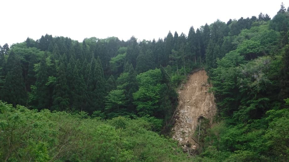 日野銀山坑道跡